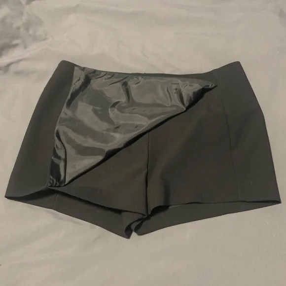 Express Skort - Picture 2 of 5